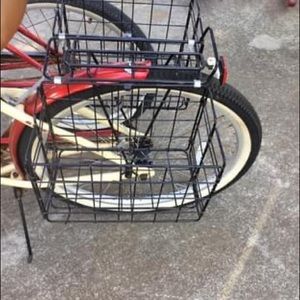 Bicycle baskets